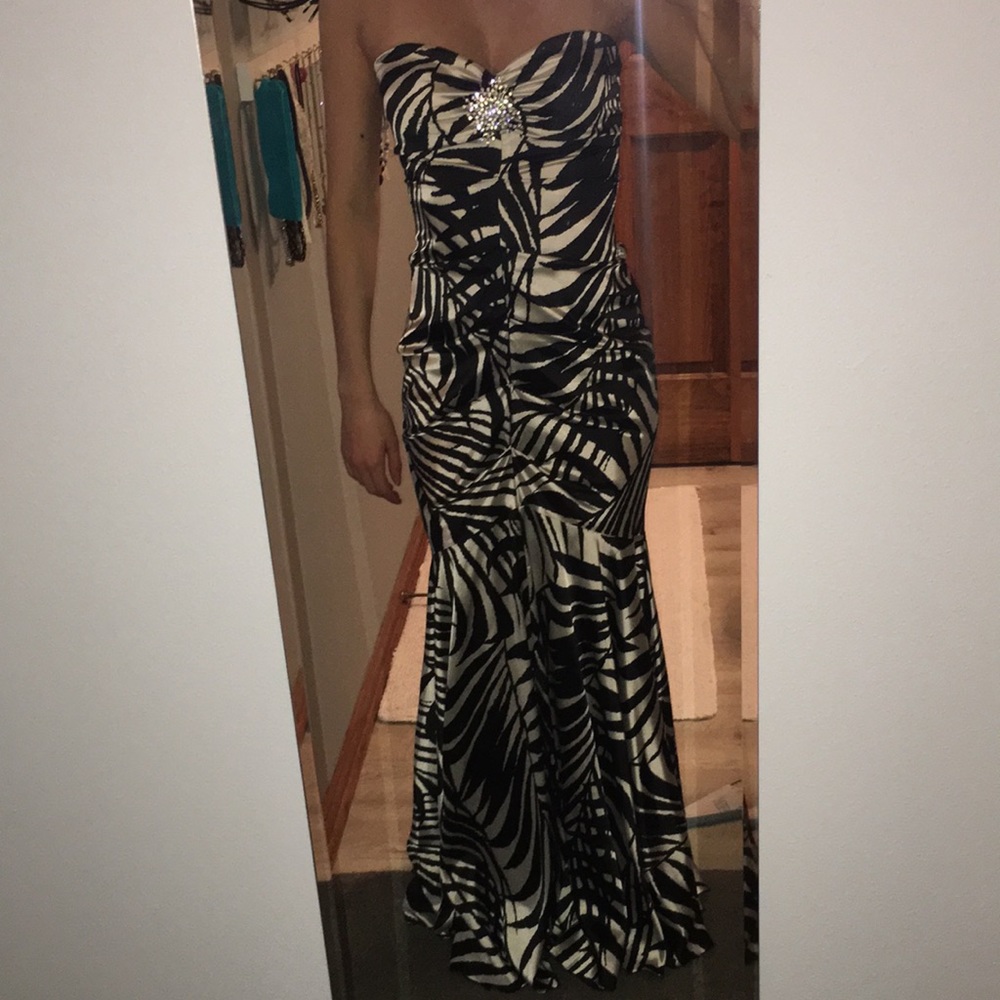 Black and white formal Caché mermaid dress - Picture 4 of 6